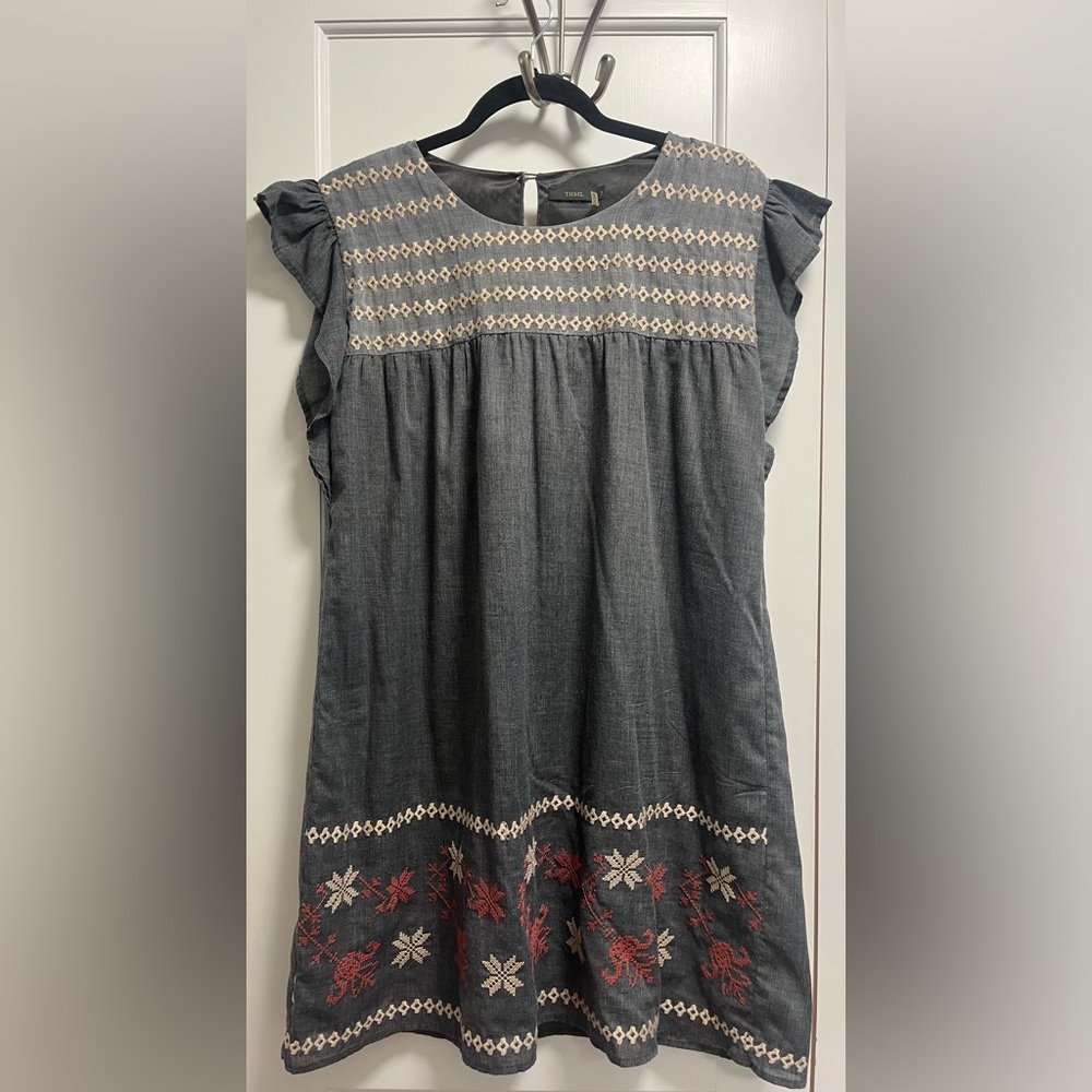 THML Gray and Cream Ruffled Cap Sleeve Dress